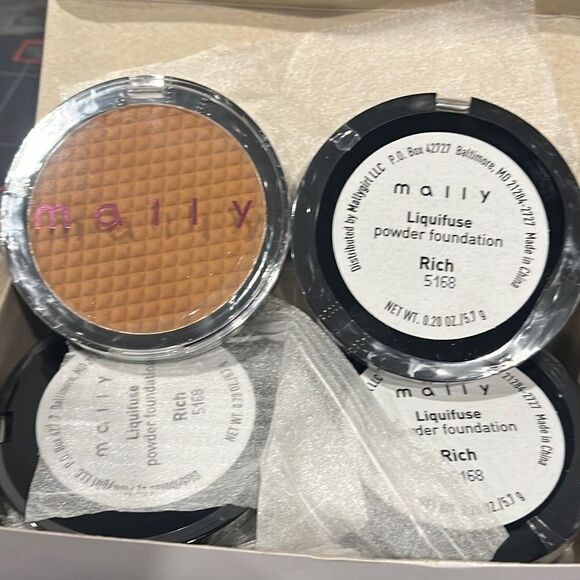 Mally Liquifuse Powder Foundation Rich by - Picture 3 of 6